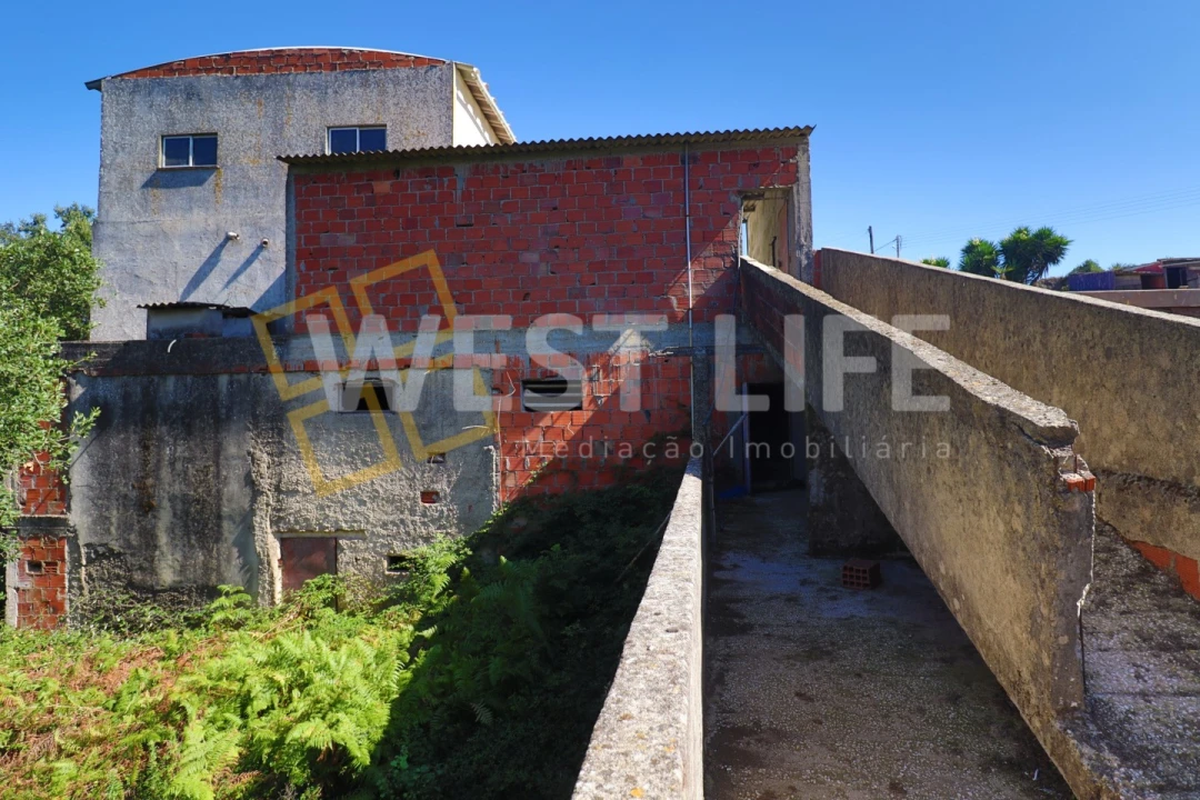 Moradia T6 para Venda em Venda do Pinheiro e Santo Estêvão das Galés Foto 38