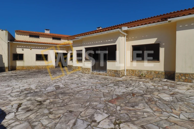 Moradia T6 para Venda em Venda do Pinheiro e Santo Estêvão das Galés Foto 1