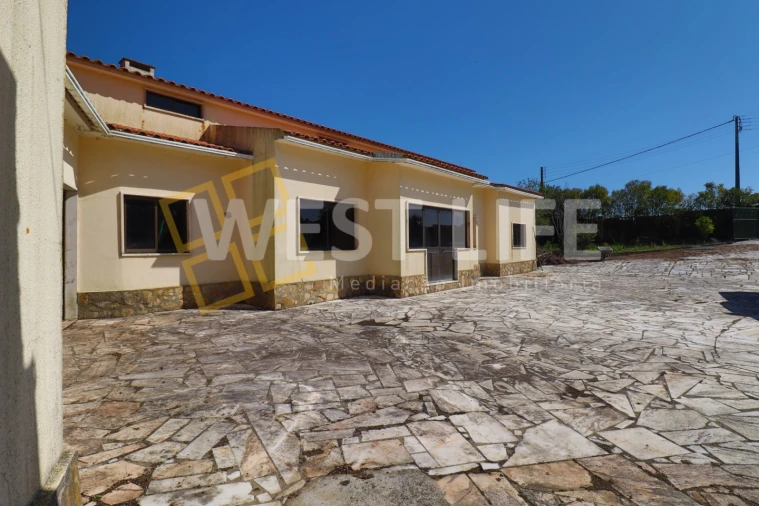 Moradia T6 para Venda em Venda do Pinheiro e Santo Estêvão das Galés Foto 3