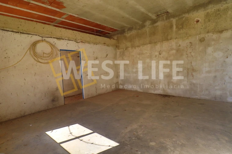 Moradia T6 para Venda em Venda do Pinheiro e Santo Estêvão das Galés Foto 12