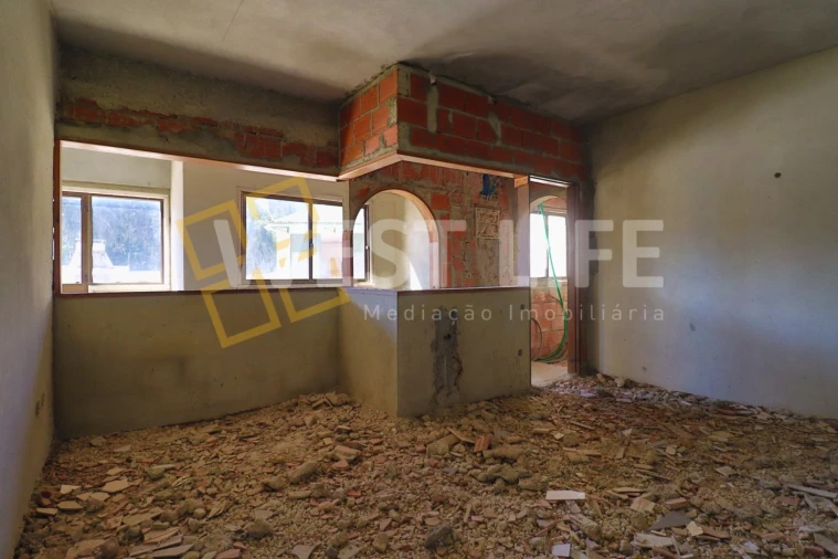 Moradia T6 para Venda em Venda do Pinheiro e Santo Estêvão das Galés Foto 16