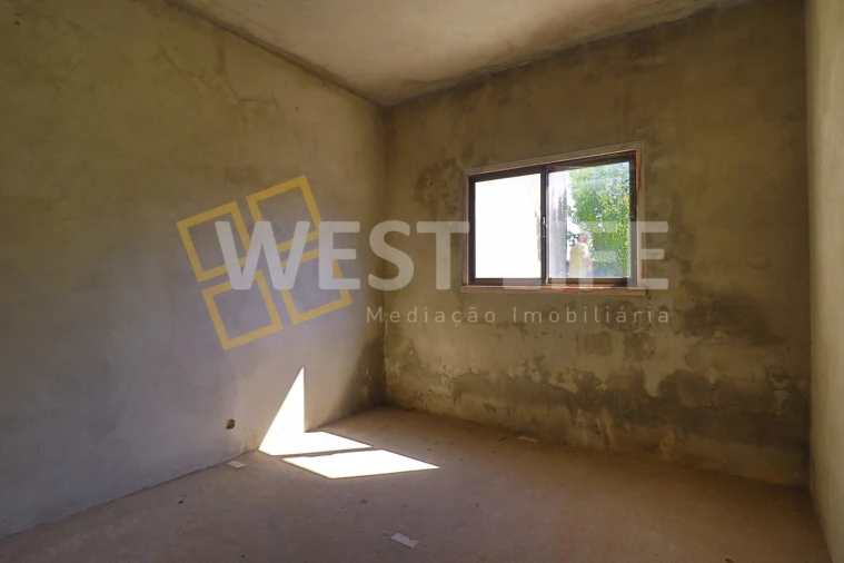 Moradia T6 para Venda em Venda do Pinheiro e Santo Estêvão das Galés Foto 17