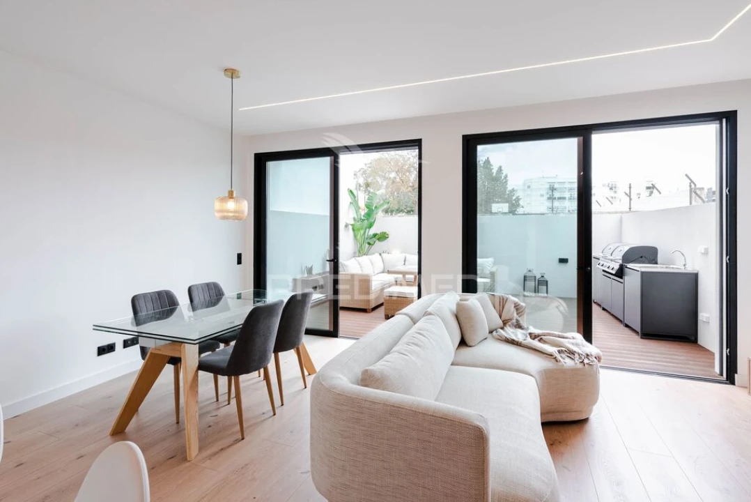 Moradia T3 para Venda em Quelfes Foto 9