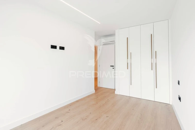 Moradia T3 para Venda em Quelfes Foto 19