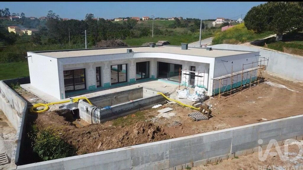 Moradia T3 para Venda em Salir de Matos Foto 10