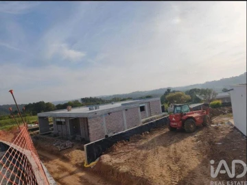 Moradia T3 para Venda em Salir de Matos