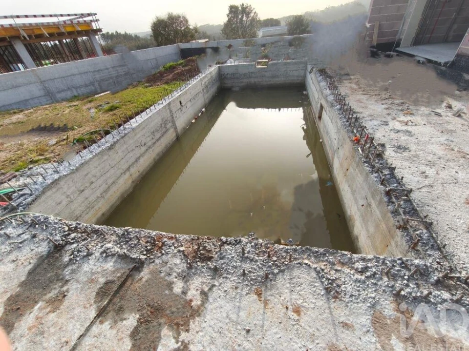 Moradia T3 para Venda em Salir de Matos Foto 12