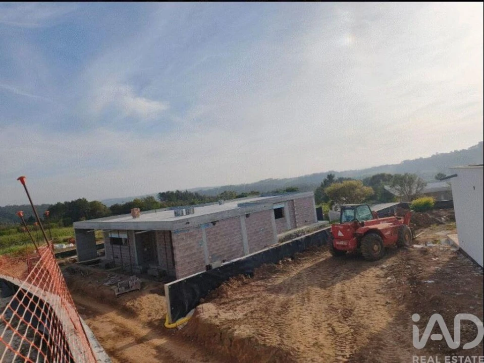 Moradia T3 para Venda em Salir de Matos Foto 15