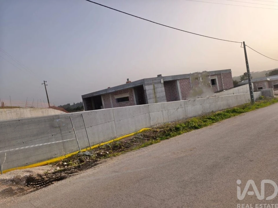 Moradia T3 para Venda em Salir de Matos Foto 16