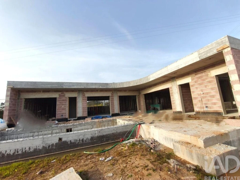 Moradia T3 para Venda em Salir de Matos Foto 10