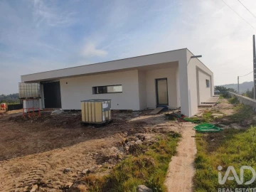 Moradia T3 para Venda em Salir de Matos