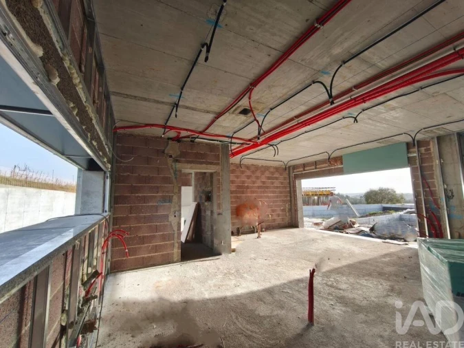 Moradia T3 para Venda em Salir de Matos Foto 13