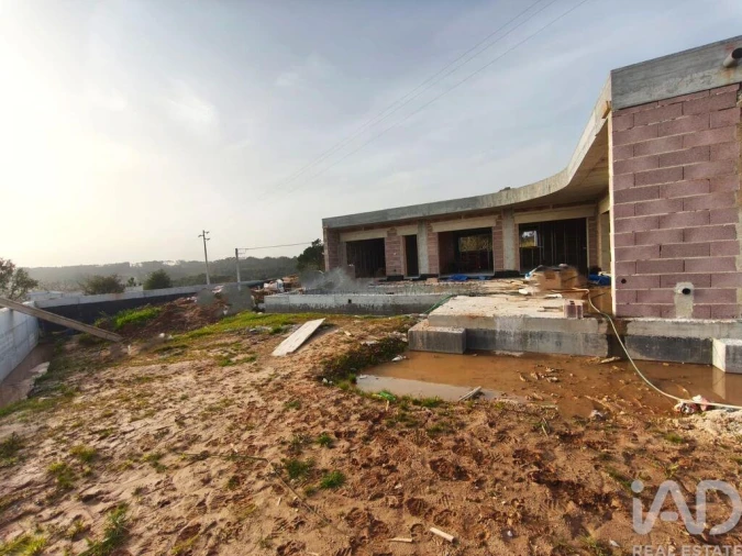 Moradia T3 para Venda em Salir de Matos Foto 11