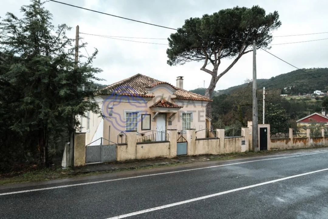 Moradia T5 para Venda em Lousa Foto 3