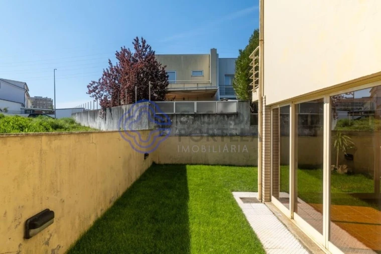 Moradia T3 para Venda em Cidade da Maia Foto 44
