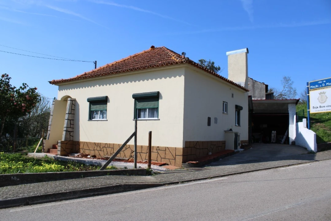 Moradia T2 para Venda em Maçãs de D. Maria Foto 1