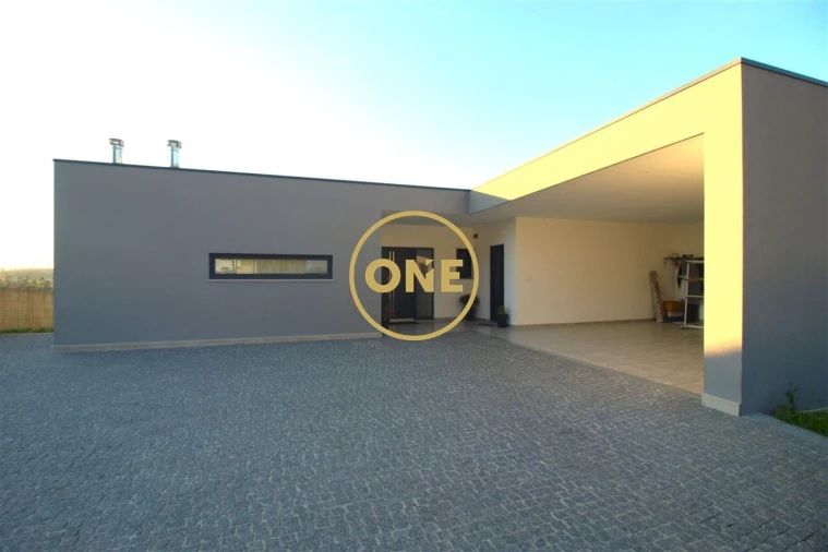 Moradia T3 para Venda em Junqueira Foto 2