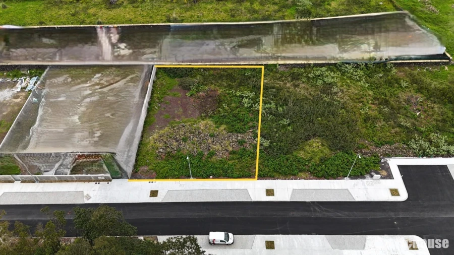 Terreno para Venda em Rabo de Peixe Foto 2