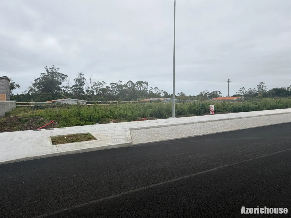 Terreno para Venda em Rabo de Peixe Foto 5