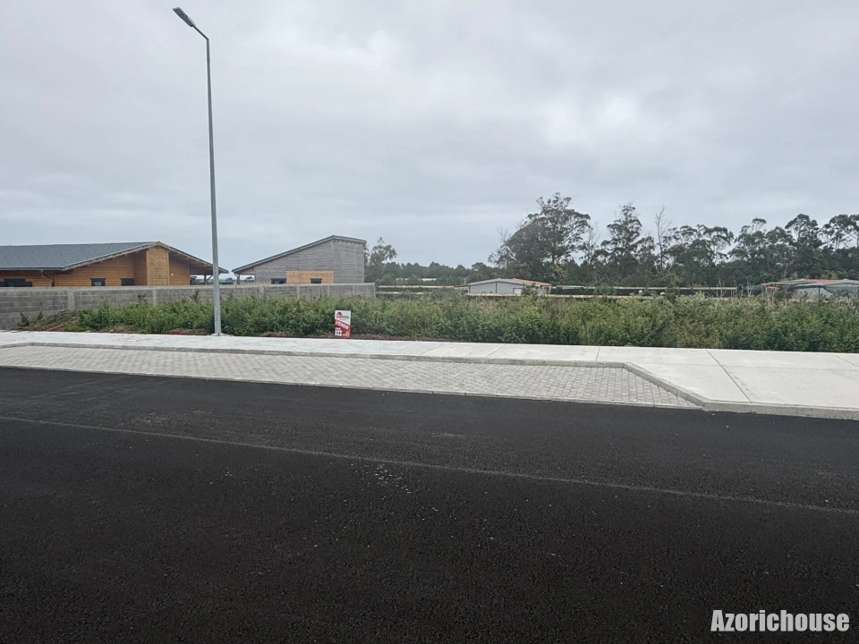 Terreno para Venda em Rabo de Peixe Foto 4