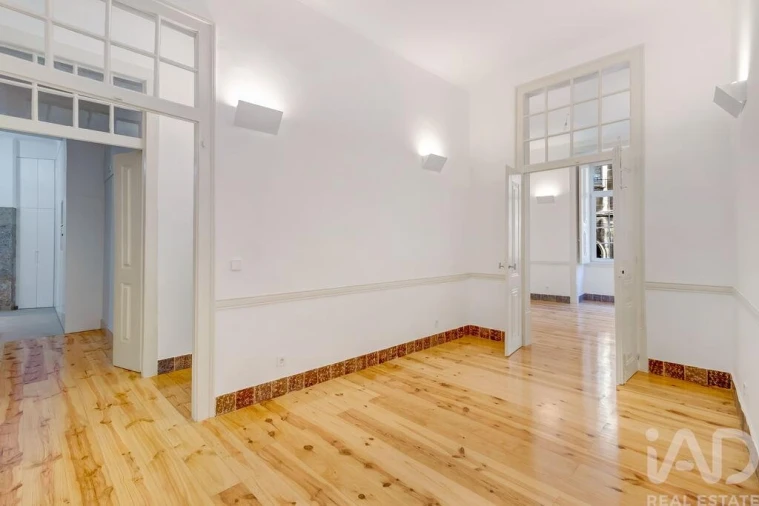 Apartamento T4 para Arrendamento em Santa Maria Maior Foto 8