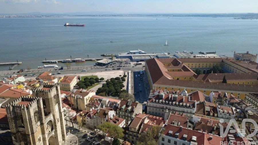 Apartamento T4 para Arrendamento em Santa Maria Maior Foto 4