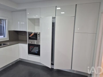 Moradia T4 para Venda em Charneca de Caparica e Sobreda