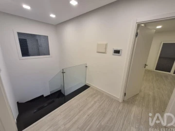 Moradia T4 para Venda em Charneca de Caparica e Sobreda