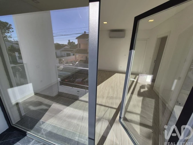 Moradia T4 para Venda em Charneca de Caparica e Sobreda Foto 11