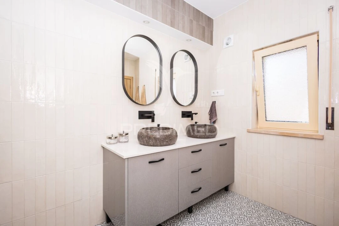 Moradia T5 para Venda em Salir de Matos Foto 13