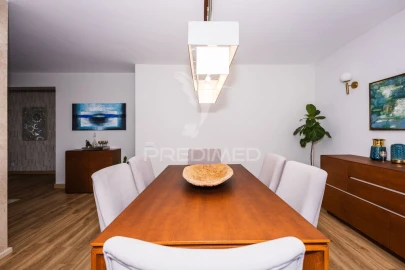 Moradia T5 para Venda em Salir de Matos