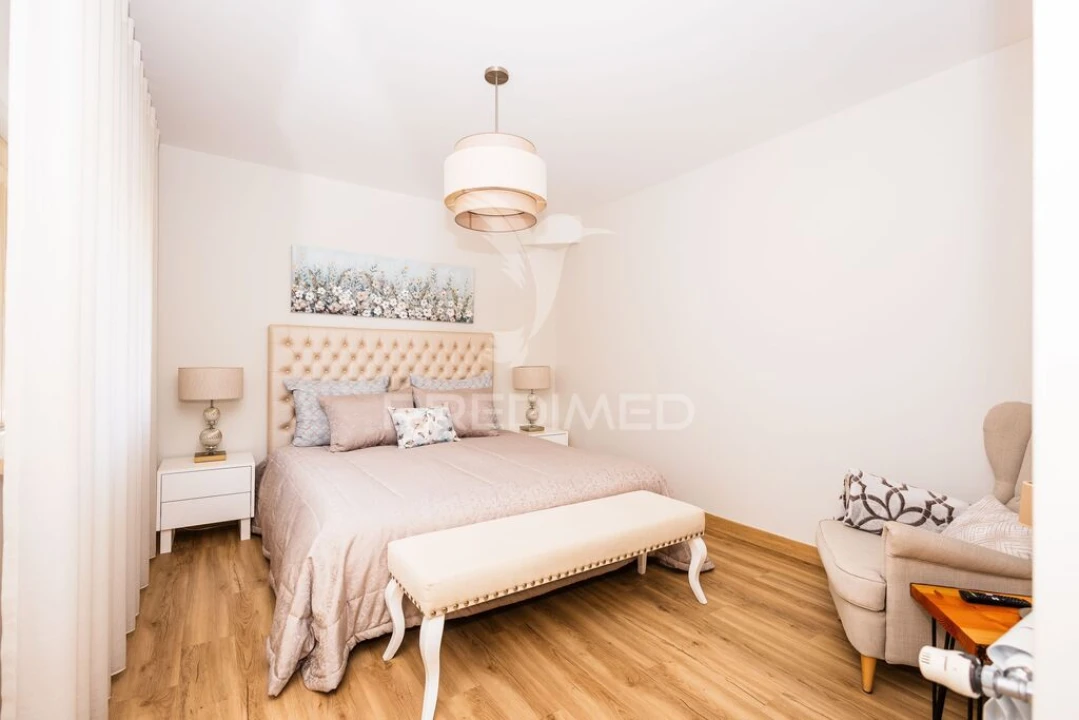 Moradia T5 para Venda em Salir de Matos Foto 14