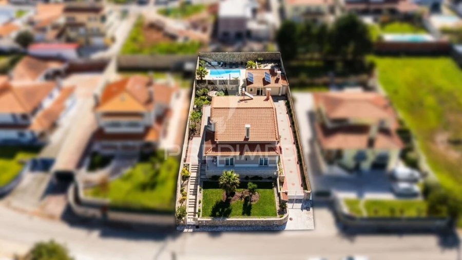 Moradia T5 para Venda em Salir de Matos