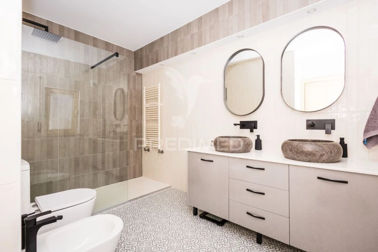 Moradia T5 para Venda em Salir de Matos Foto 12