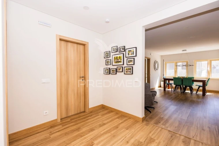 Moradia T5 para Venda em Salir de Matos Foto 16