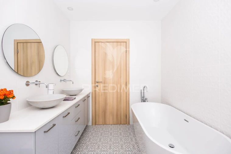 Moradia T5 para Venda em Salir de Matos Foto 8