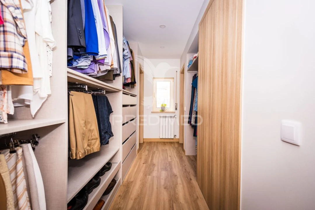 Moradia T5 para Venda em Salir de Matos Foto 11