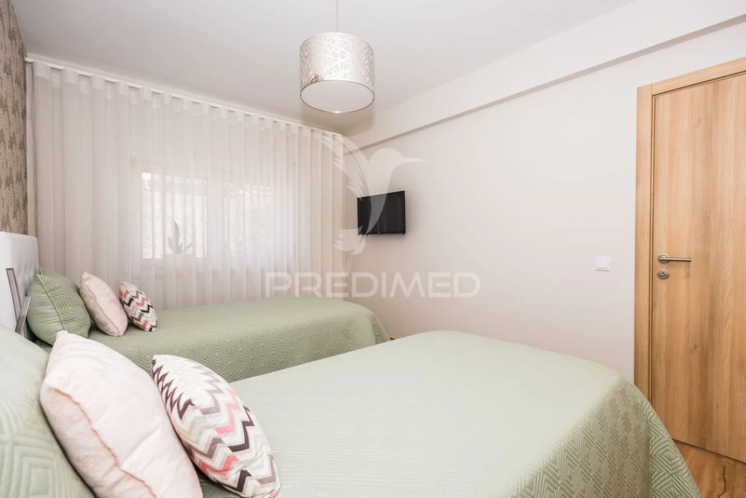 Moradia T5 para Venda em Salir de Matos Foto 10