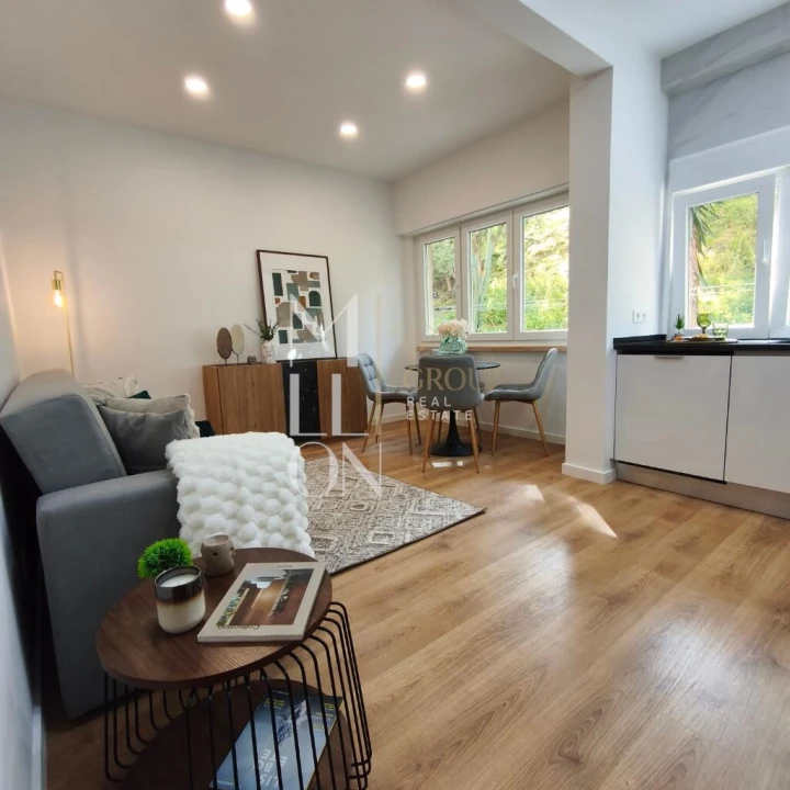 Apartamento T2 para Venda em Benfica Foto 1