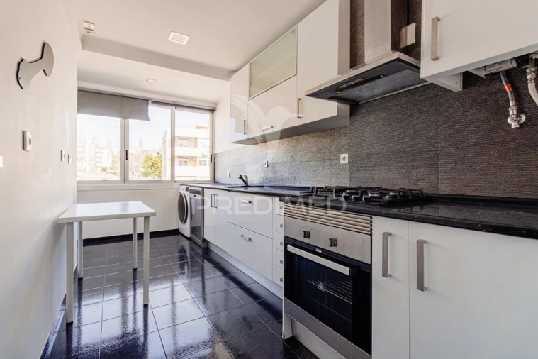 Apartamento T3 para Venda em Póvoa de Santo Adrião e Olival Basto