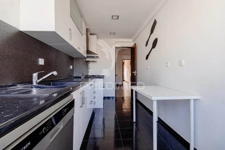 Apartamento T3 para Venda em Póvoa de Santo Adrião e Olival Basto Foto 2