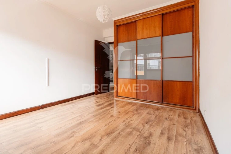 Apartamento T3 para Venda em Póvoa de Santo Adrião e Olival Basto Foto 16