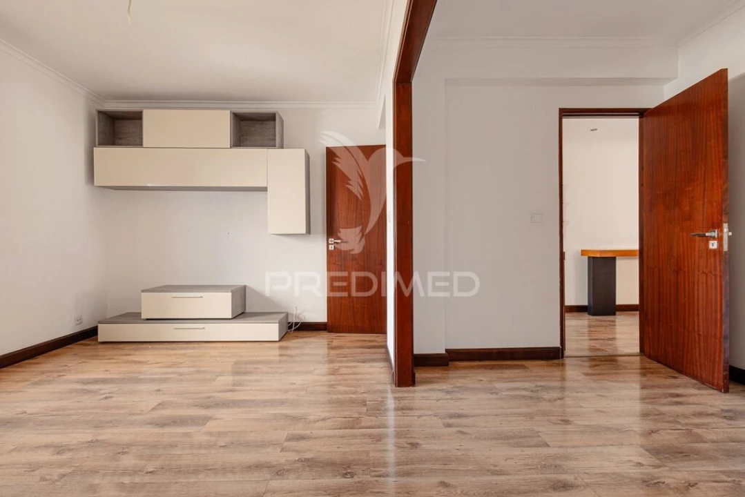 Apartamento T3 para Venda em Póvoa de Santo Adrião e Olival Basto Foto 8