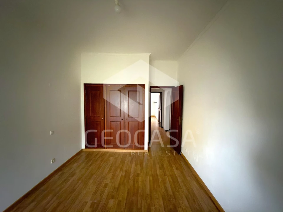 Apartamento T2 para Venda em Rio de Mouro Foto 12