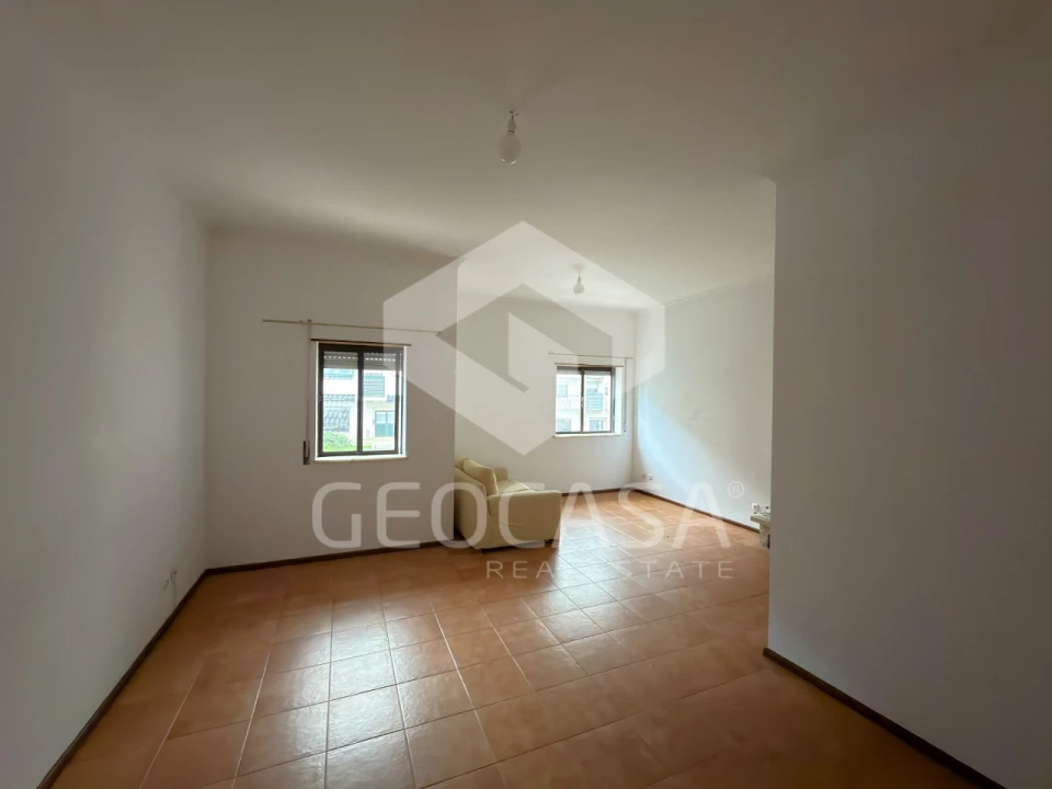 Apartamento T2 para Venda em Rio de Mouro Foto 4