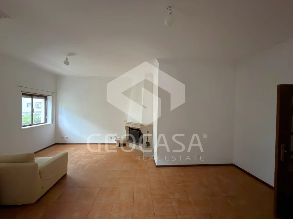 Apartamento T2 para Venda em Rio de Mouro Foto 3