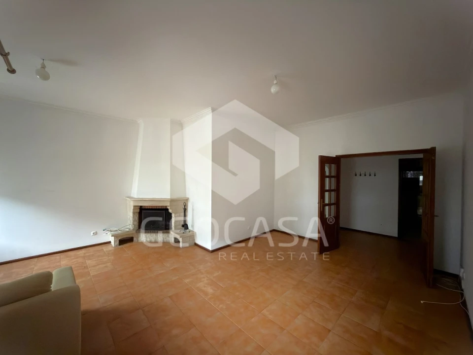 Apartamento T2 para Venda em Rio de Mouro Foto 1