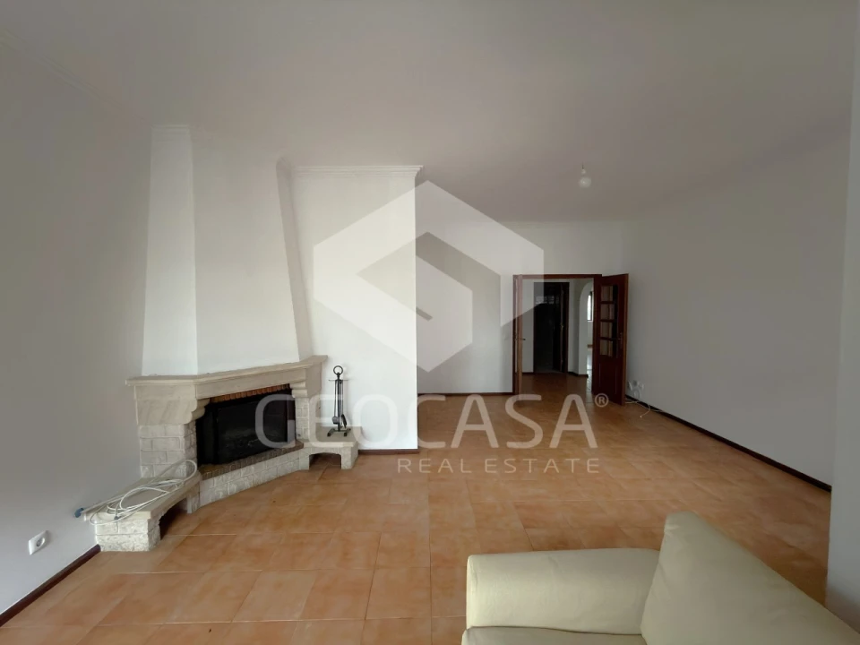 Apartamento T2 para Venda em Rio de Mouro Foto 5