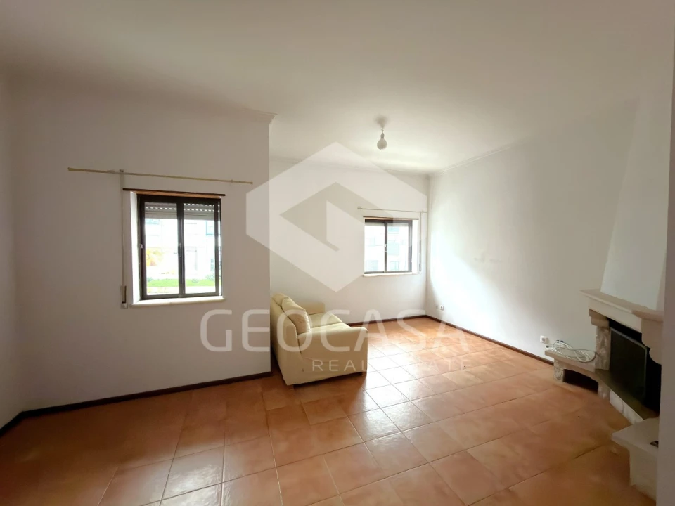 Apartamento T2 para Venda em Rio de Mouro Foto 2