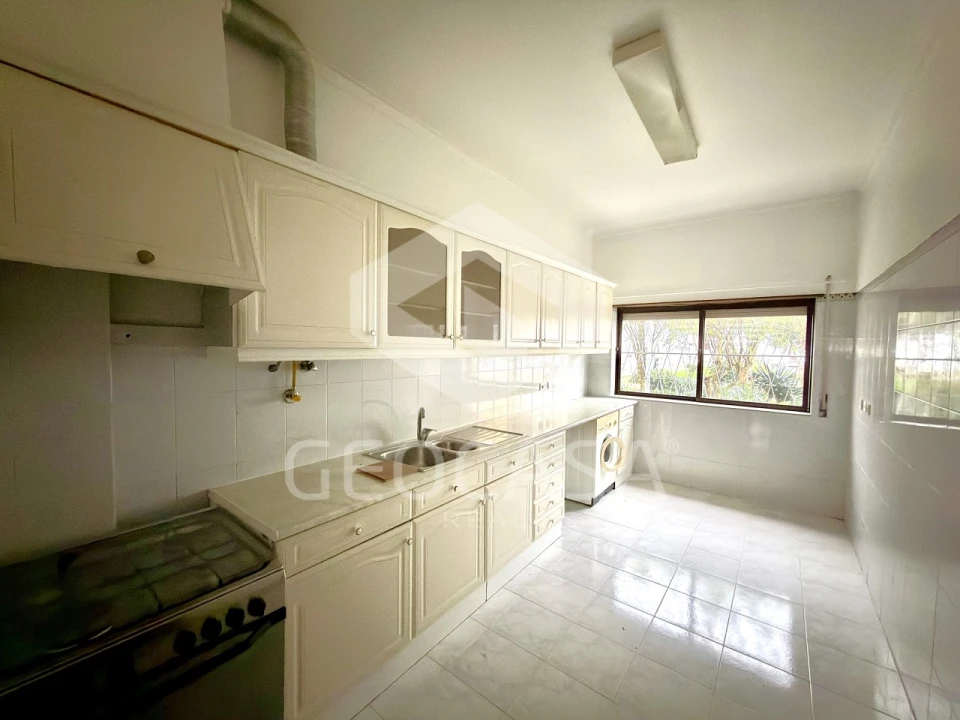 Apartamento T2 para Venda em Rio de Mouro Foto 22